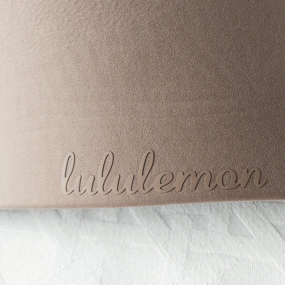 Lululemon Hold True Bra Size 34E Soft Sand Buttery Soft Lightweight Adjustable - Picture 4 of 8